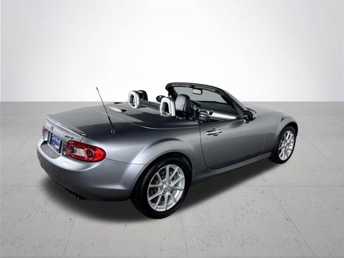 Used 2011 MAZDA MX-5 Miata Grand Touring RWD image 6