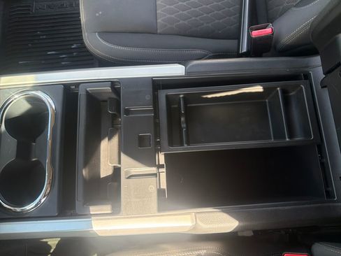 Used 2024 Nissan Titan SV w/ SV Convenience Package image 38