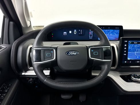 Used 2025 Ford Expedition Max Active AWD/4WD image 4
