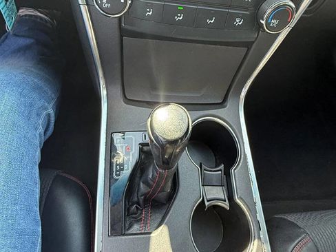 Used 2016 Toyota Camry SE image 32