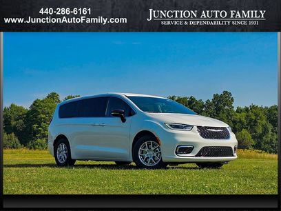 New 2026 Chrysler Pacifica Select