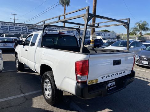 Used 2017 Toyota Tacoma SR RWD image 12