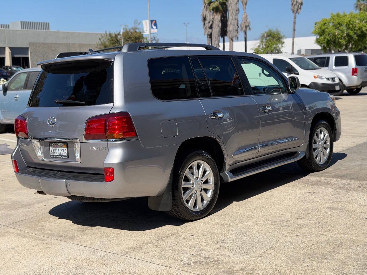 Used 2010 Lexus LX 570 4WD w/ Preferred Accessory Package image 11