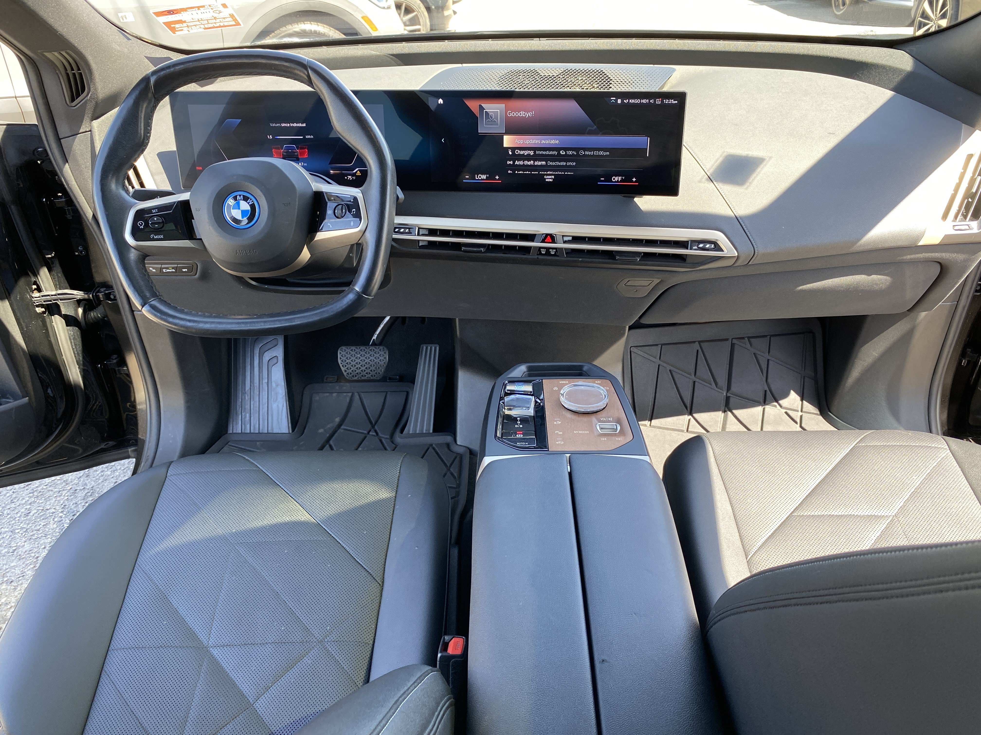 Used 2023 BMW iX xDrive50 w/ Premium Package AWD/4WD image 23