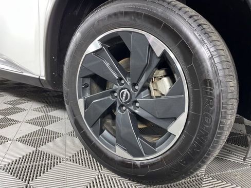 Used 2024 Nissan Rogue SV image 15