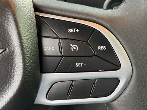 Used 2023 Chrysler 300 Touring w/ Sport Appearance Package image 25