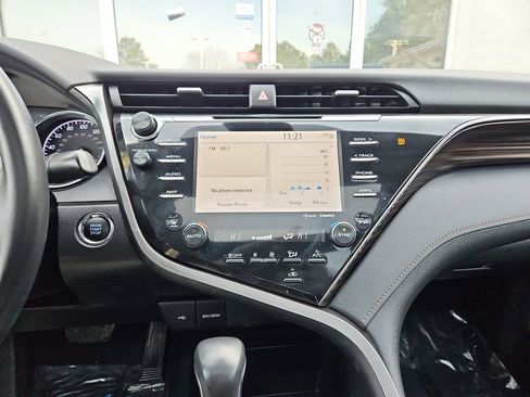 Used 2020 Toyota Camry XLE image 15