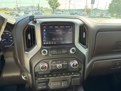 Used 2022 GMC Sierra 1500 SLT w/ SLT Premium Plus Package AWD/4WD image 22