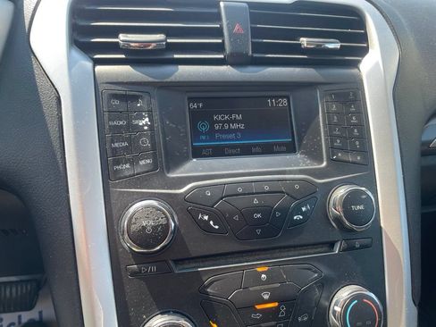Used 2016 Ford Fusion SE FWD image 22