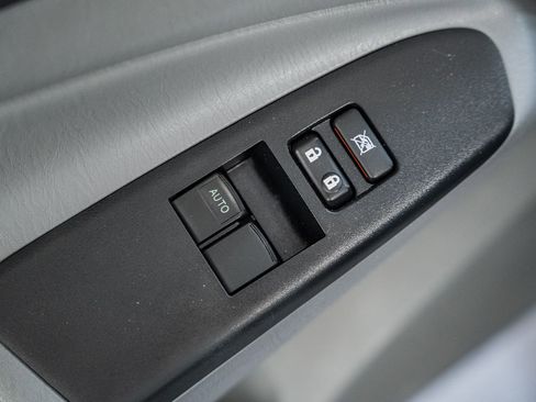 Used 2013 Toyota Tacoma 4x4 Access Cab V6 w/ TRD Off-Road Pkg image 43