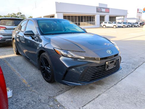 Used 2025 Toyota Camry LE FWD image 6