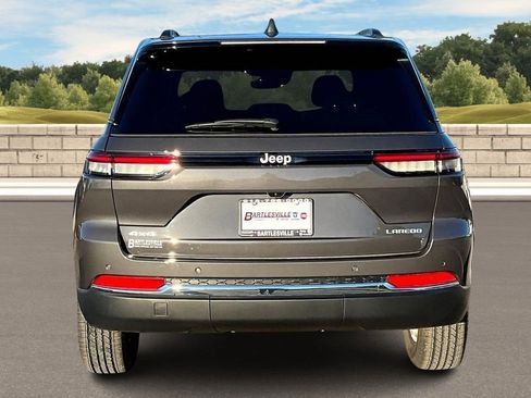 New 2025 Jeep Grand Cherokee Laredo w/ Luxury Tech Group I image 4