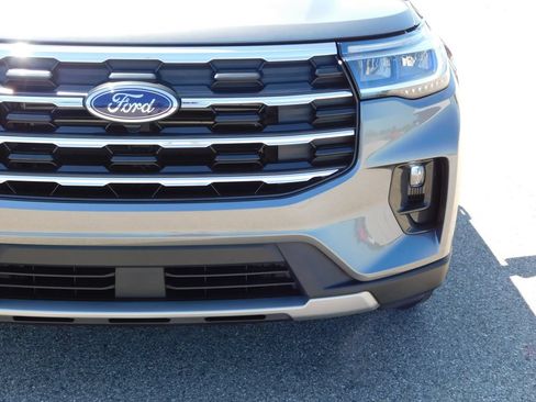 Used 2025 Ford Explorer Active w/ Active Comfort Package AWD/4WD image 9