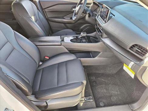 Used 2024 Nissan Rogue SV w/ SV Premium Package image 16