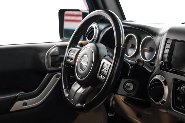 Used 2015 Jeep Wrangler Unlimited Sahara w/ Connectivity Group AWD/4WD image 18