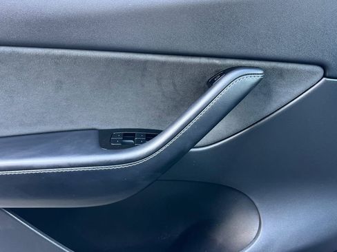 Used 2021 Tesla Model Y Long Range AWD/4WD image 13