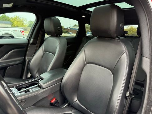 Used 2018 Jaguar F-PACE Premium image 12