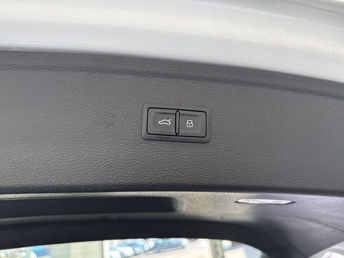 Used 2024 Audi Q5 2.0T Premium w/ Convenience Package image 11