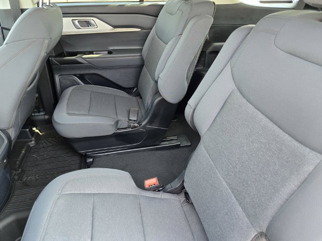 New 2026 Ford Explorer Active RWD image 10