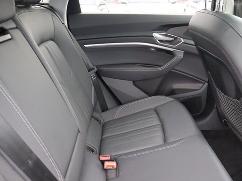 Used 2022 Audi e-tron Premium Plus w/ Premium Plus Package image 17