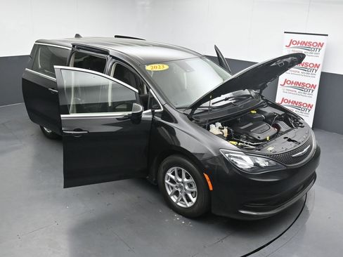 Used 2023 Chrysler Voyager LX FWD image 39