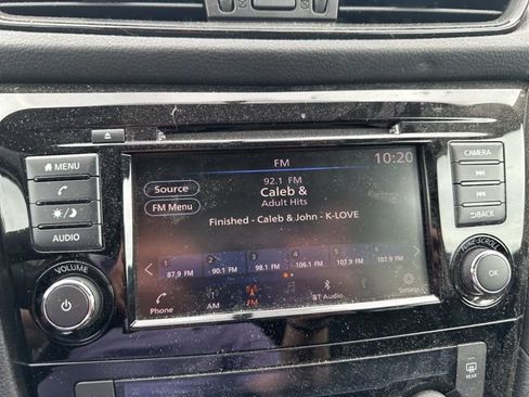 Used 2018 Nissan Rogue SV image 19