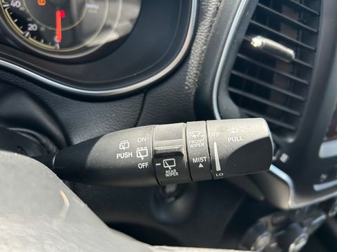 Used 2023 Jeep Cherokee Altitude Lux AWD/4WD image 23