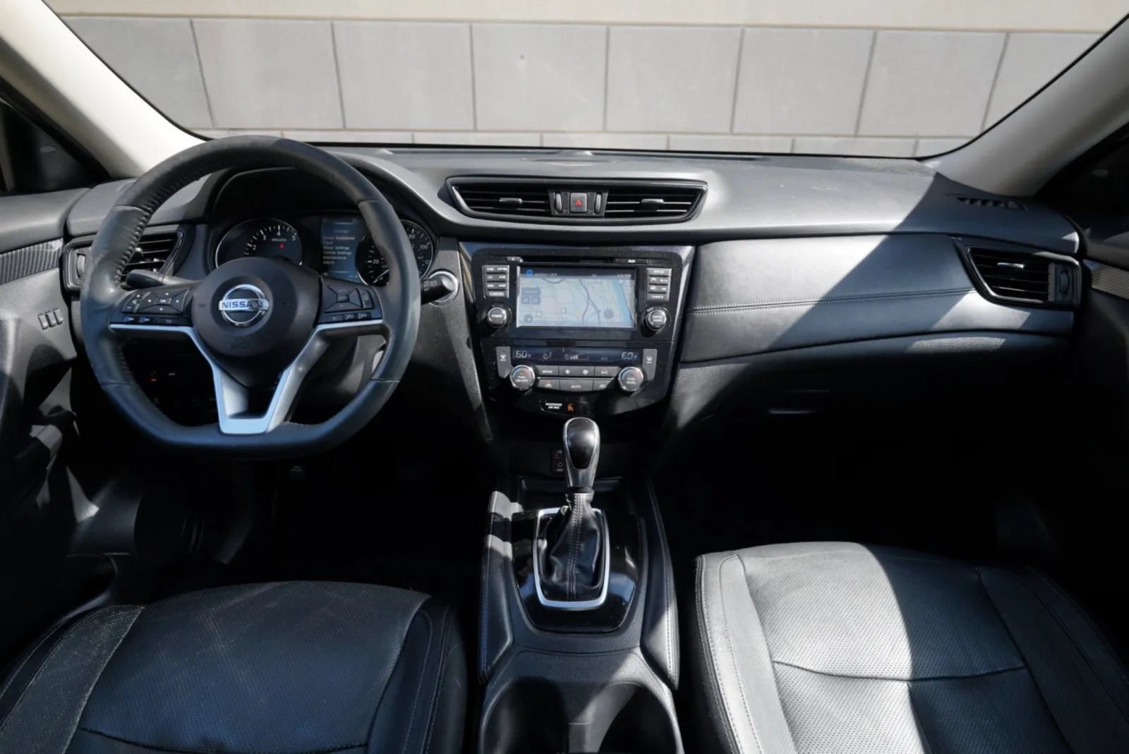 Used 2017 Nissan Rogue SL w/ SL Premium Package AWD/4WD image 42