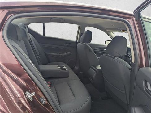 Used 2025 Nissan Altima 2.5 SV image 16