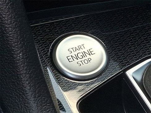 New 2025 Volkswagen Taos SEL image 20