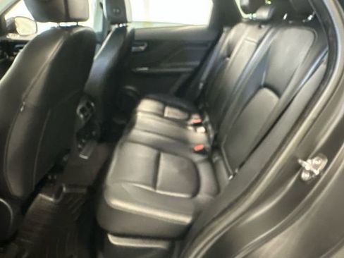 Used 2019 Jaguar F-PACE Premium AWD/4WD image 32