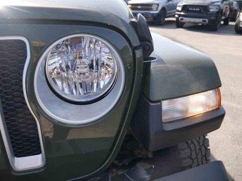 Used 2023 Jeep Wrangler Unlimited Sahara AWD/4WD image 25