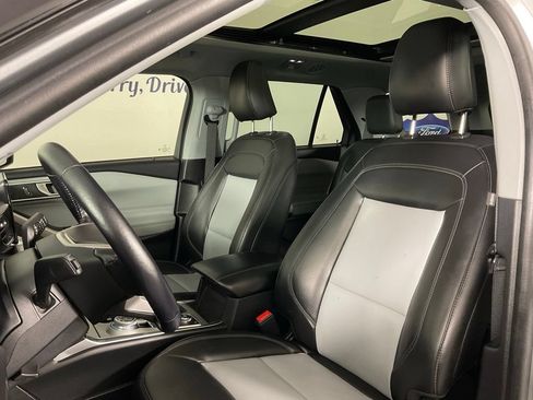 Certified 2022 Ford Explorer XLT w/ Equipment Group 202A AWD/4WD image 14