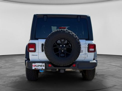 Used 2024 Jeep Wrangler Unlimited AWD/4WD image 8