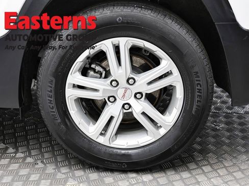 Used 2024 GMC Terrain SLE image 8