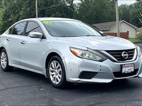 Used 2016 Nissan Altima 2.5 S w/ Power Driver Seat Package FWD image 2