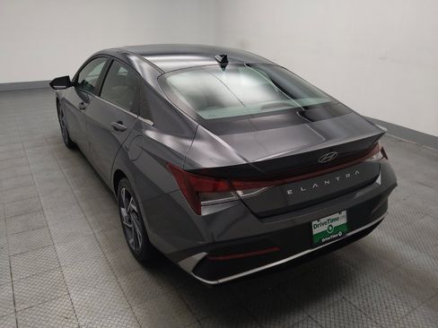 Used 2025 Hyundai Elantra SEL FWD image 5
