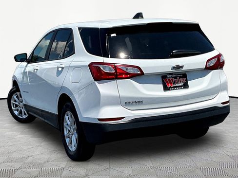 Used 2021 Chevrolet Equinox LS w/ LS Convenience Package FWD image 4