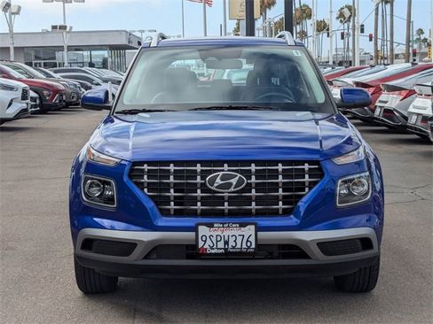 Used 2025 Hyundai Venue Limited image 2