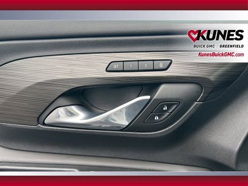 Used 2023 GMC Terrain SLT image 31