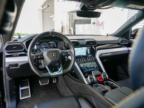 Used 2022 Lamborghini Urus image 3