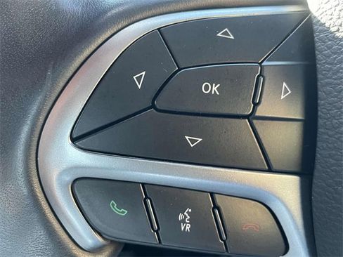 Used 2020 Jeep Grand Cherokee Altitude image 25