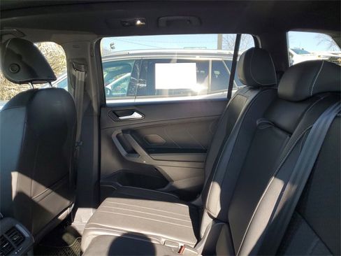 Used 2023 Volkswagen Tiguan SE R-Line image 10