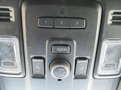 Used 2022 GMC Yukon SLT w/ SLT Luxury Package RWD image 29