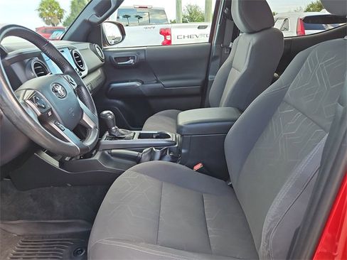 Used 2017 Toyota Tacoma TRD Sport image 14