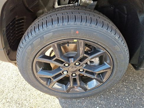 New 2025 Jeep Grand Cherokee L Limited image 4