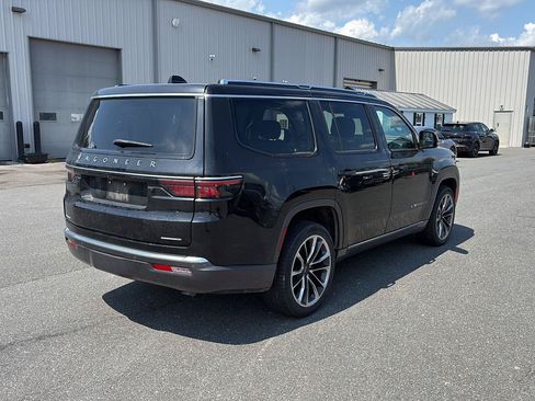 Used 2022 Jeep Wagoneer Series III w/ Premium Group I AWD/4WD image 8