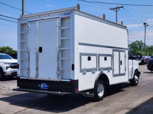 Used 2022 Chevrolet Express 3500 w/ Power Convenience Package RWD image 5