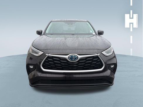 Used 2021 Toyota Highlander LE image 3