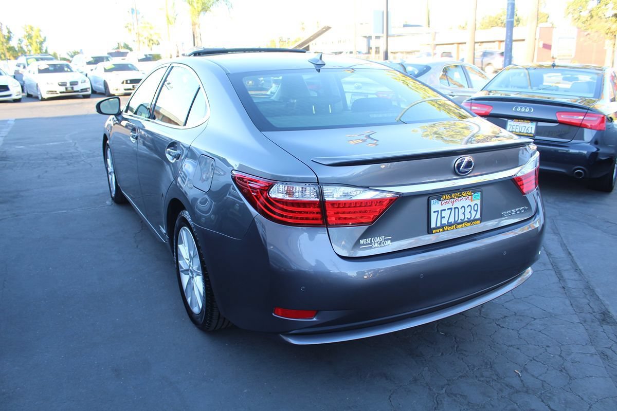 Used 2014 Lexus ES 300h w/ Luxury Package w/Bamboo Trim FWD image 5